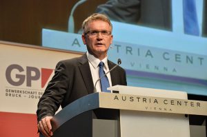 Rede vor 2.000 Bank-Austria-Beschäftigten im Austria Center im Dezember 2015 (Foto: wdw)