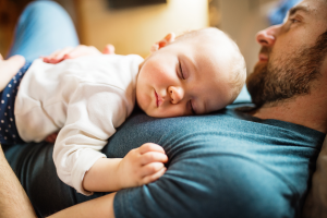 Elternkarenz: Das Engagement der Väter fördern