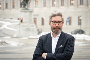 "Es bräuchte viel höhere Strafen gegen Plattformen"